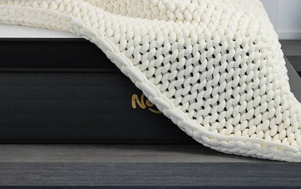 Are chunky knit blankets warm?