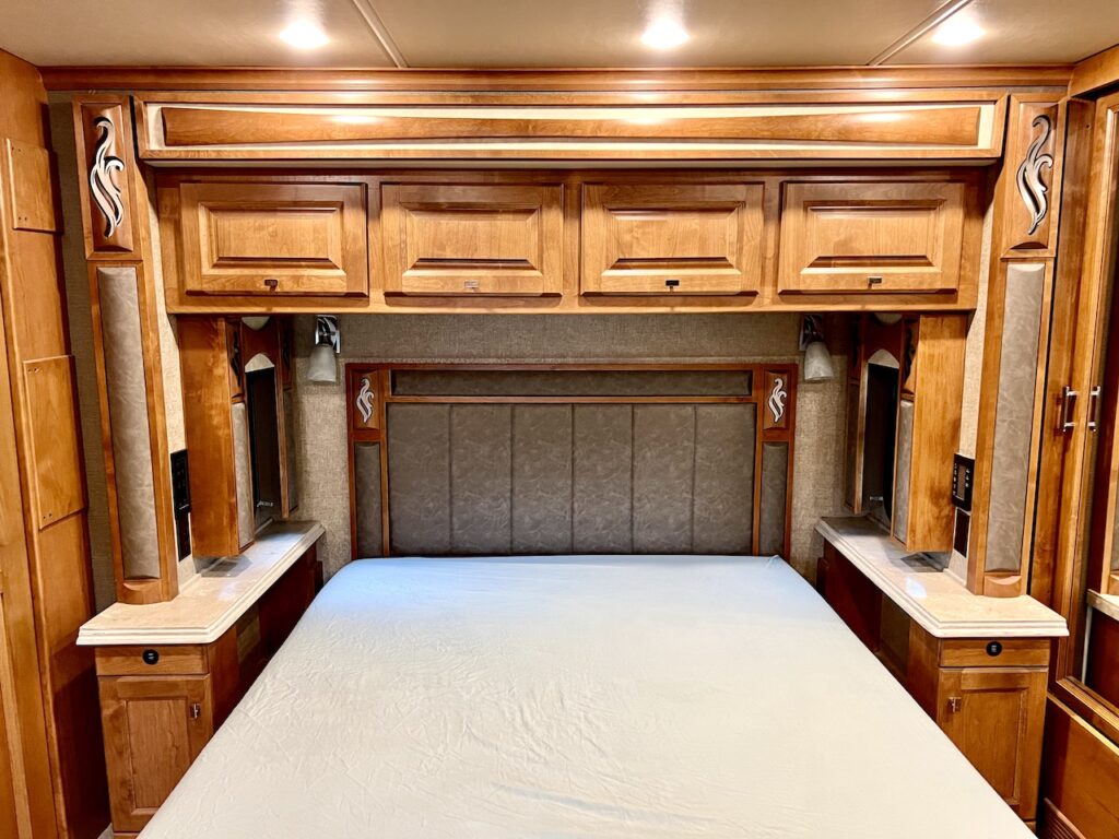 queen size bed dimensions rv