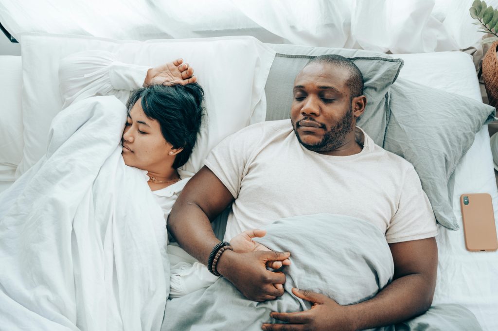 do women need more sleep than men