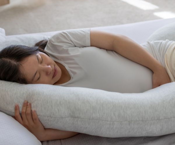 Best Ways To Sleep While Pregnant | Tips By Trimester | November 2025 Best ways to sleep while pregnant