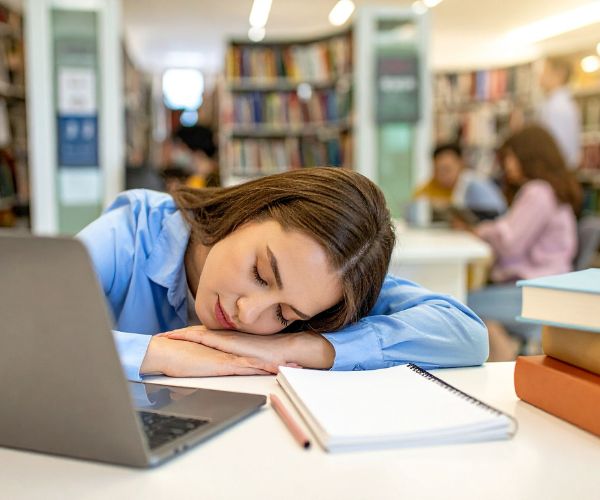 can sleeping too much cause weight gain